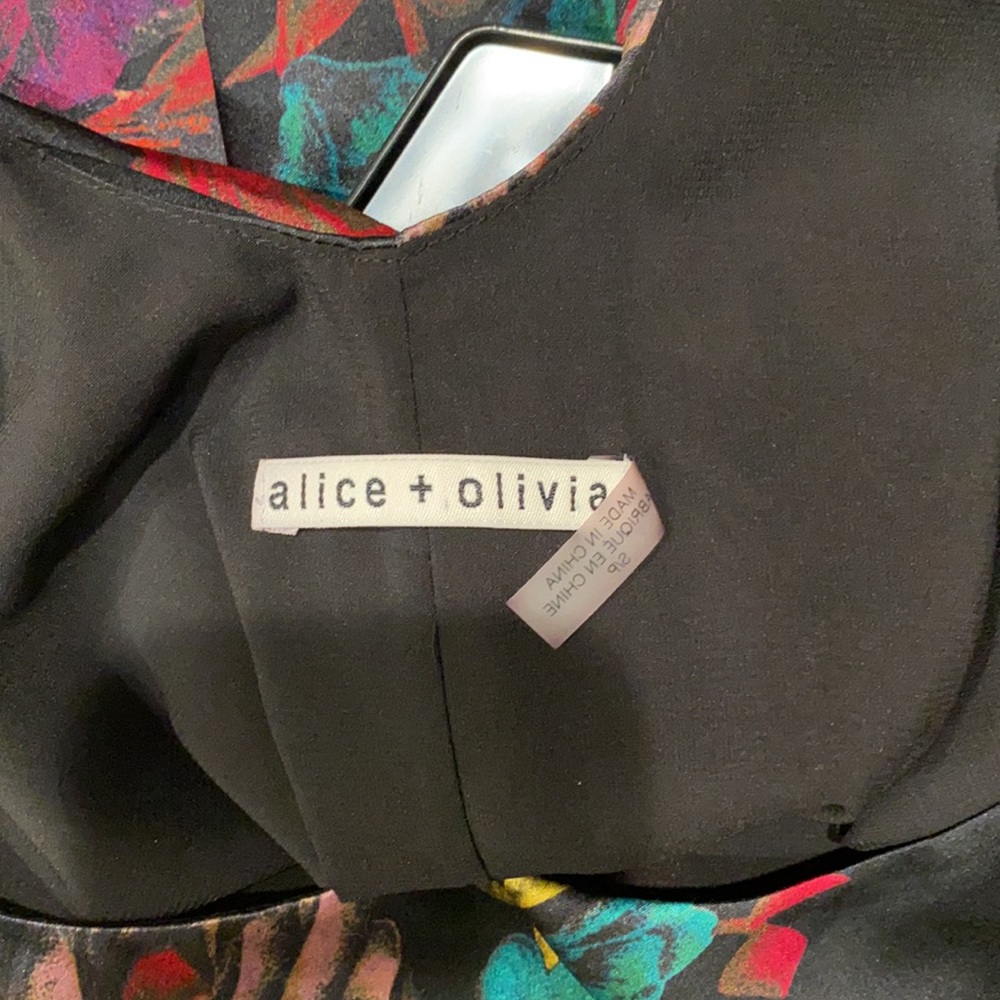 Beautiful Alice + Olivia silk blouse NWOT - Picture 5 of 5